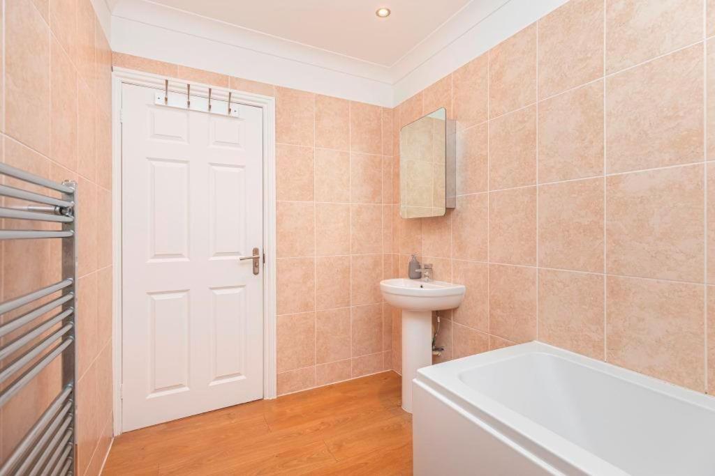 Bournecoast - Clifftop Apartment With Garden -Fm827 Bournemouth Eksteriør billede