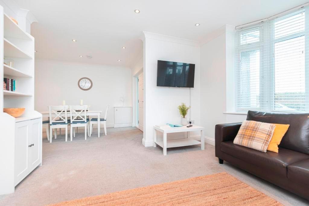 Bournecoast - Clifftop Apartment With Garden -Fm827 Bournemouth Eksteriør billede