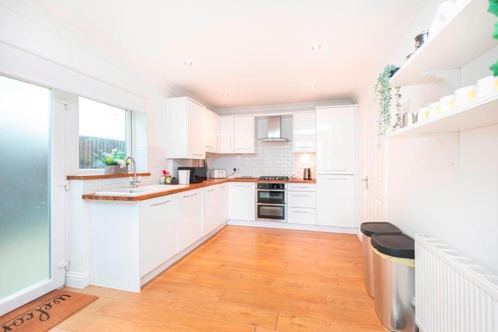 Bournecoast - Clifftop Apartment With Garden -Fm827 Bournemouth Eksteriør billede